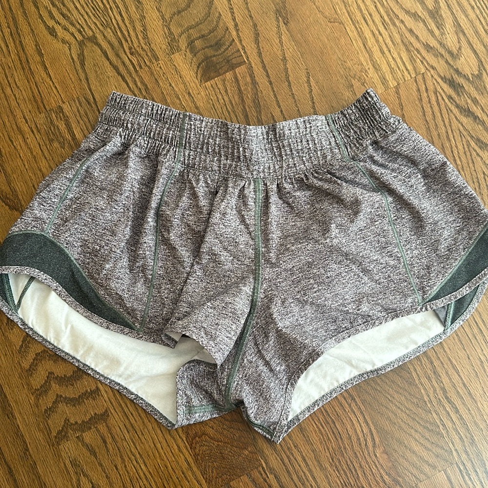 Lululemon hotty hot low rise size 6 shorts